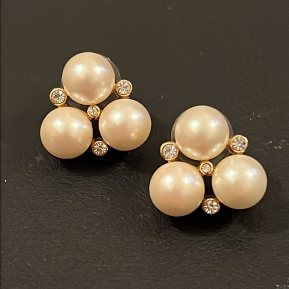 Elegant Glass Pearl & Crystal Cluster Stud Earrings - Picture 3 of 8